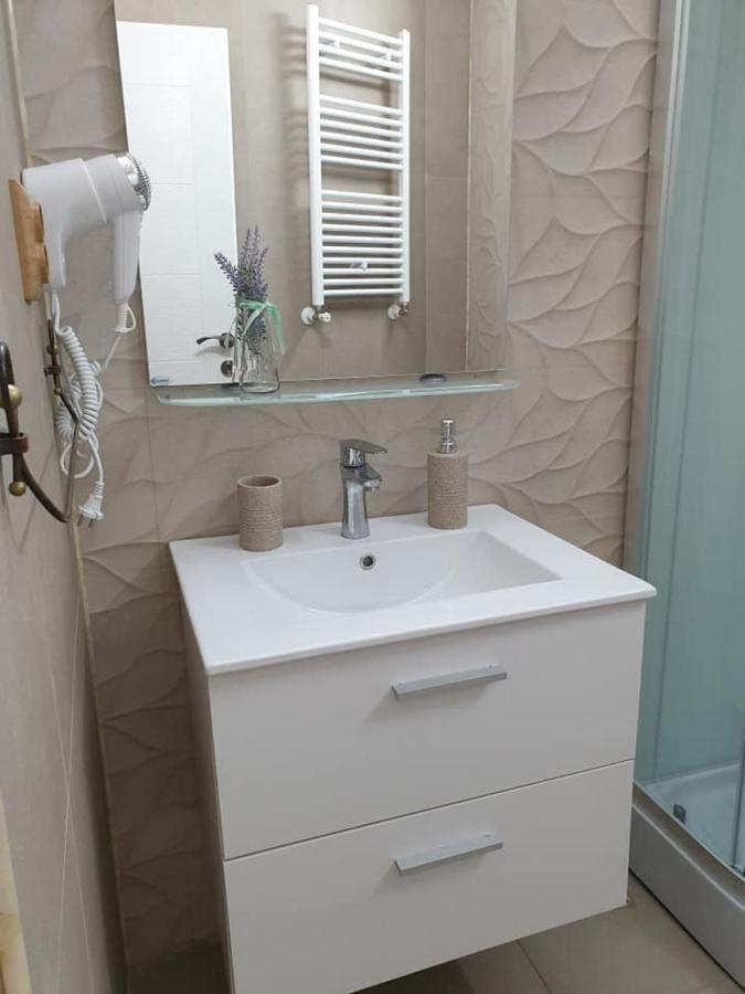 Caprice Deluxe Accomodation دروبيتا تورنو سيفيرين المظهر الخارجي الصورة