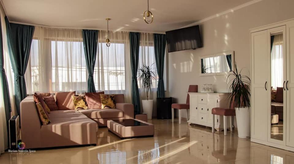 Caprice Deluxe Accomodation دروبيتا تورنو سيفيرين المظهر الخارجي الصورة