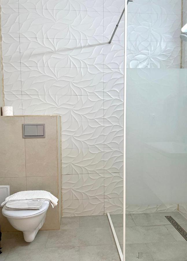 Caprice Deluxe Accomodation دروبيتا تورنو سيفيرين المظهر الخارجي الصورة