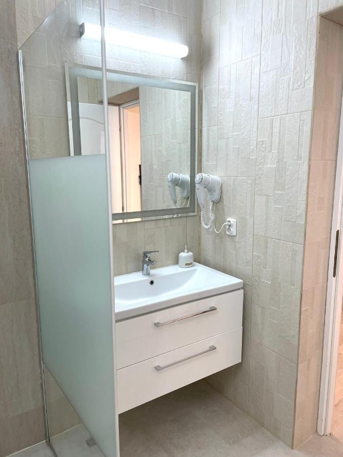 Caprice Deluxe Accomodation دروبيتا تورنو سيفيرين المظهر الخارجي الصورة