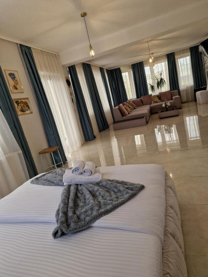 Caprice Deluxe Accomodation دروبيتا تورنو سيفيرين المظهر الخارجي الصورة