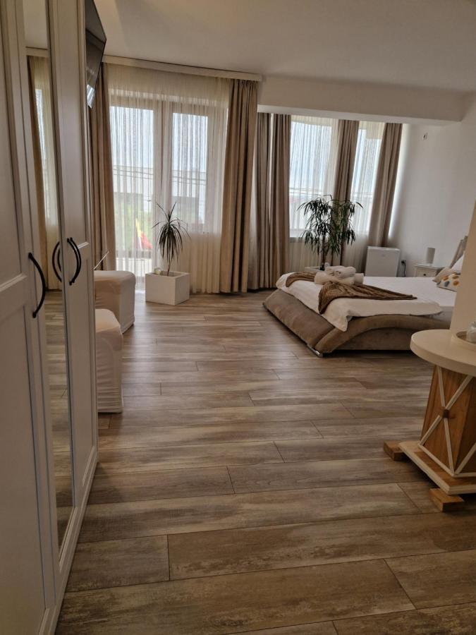 Caprice Deluxe Accomodation دروبيتا تورنو سيفيرين الغرفة الصورة