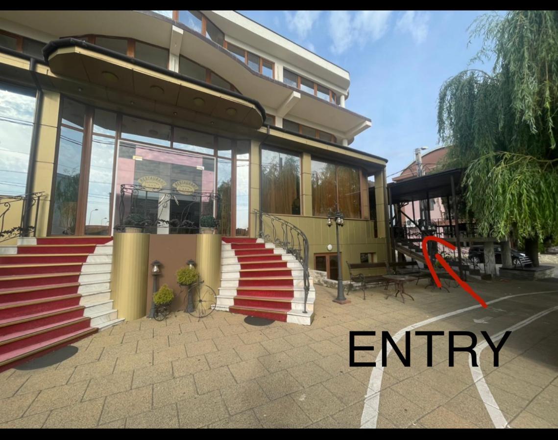 Caprice Deluxe Accomodation دروبيتا تورنو سيفيرين المظهر الخارجي الصورة