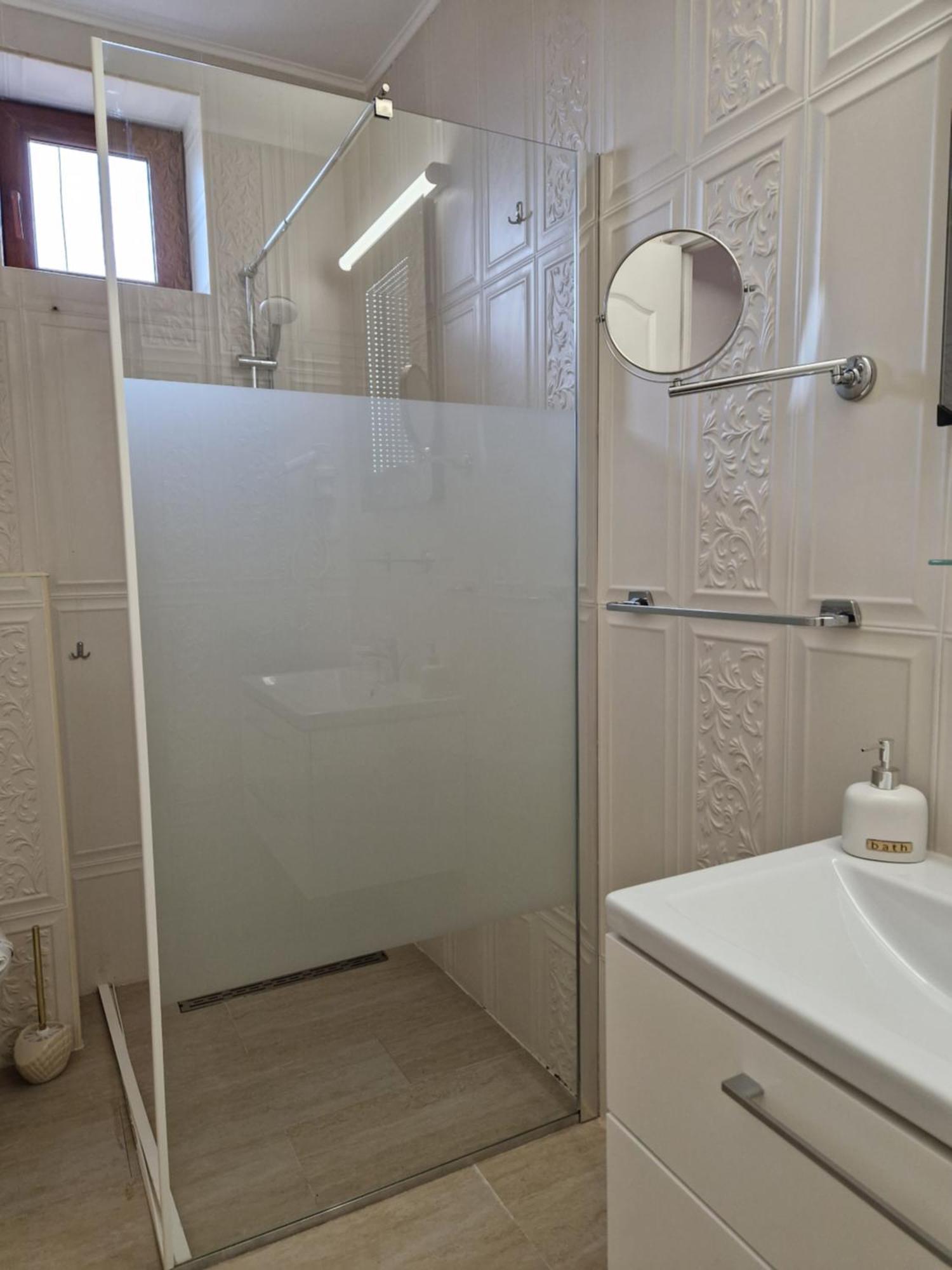 Caprice Deluxe Accomodation دروبيتا تورنو سيفيرين المظهر الخارجي الصورة