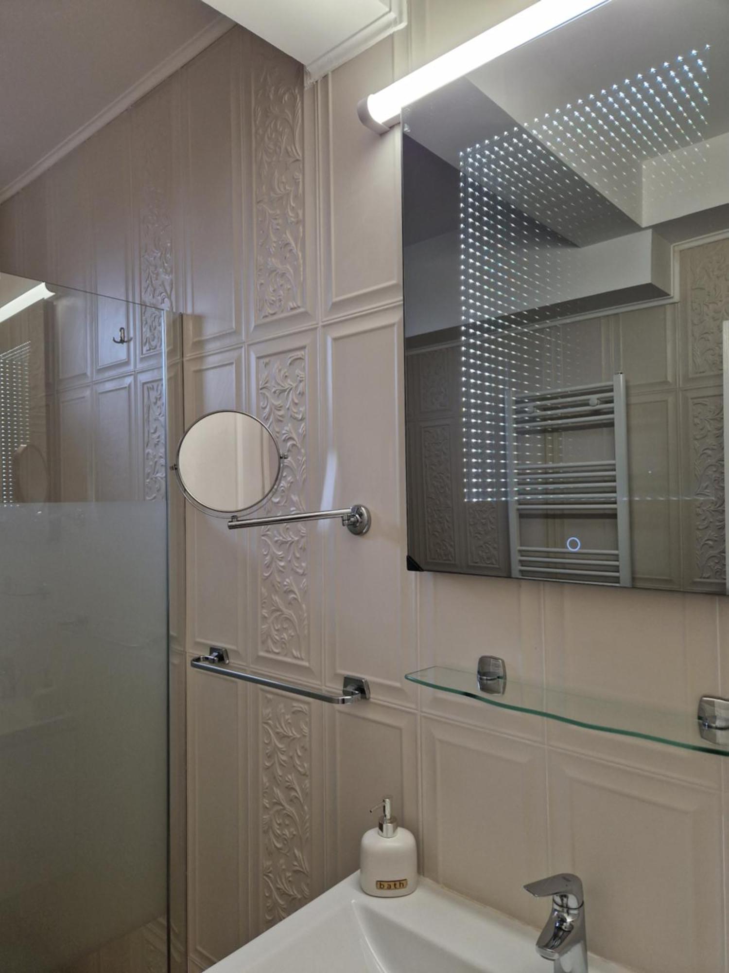 Caprice Deluxe Accomodation دروبيتا تورنو سيفيرين المظهر الخارجي الصورة