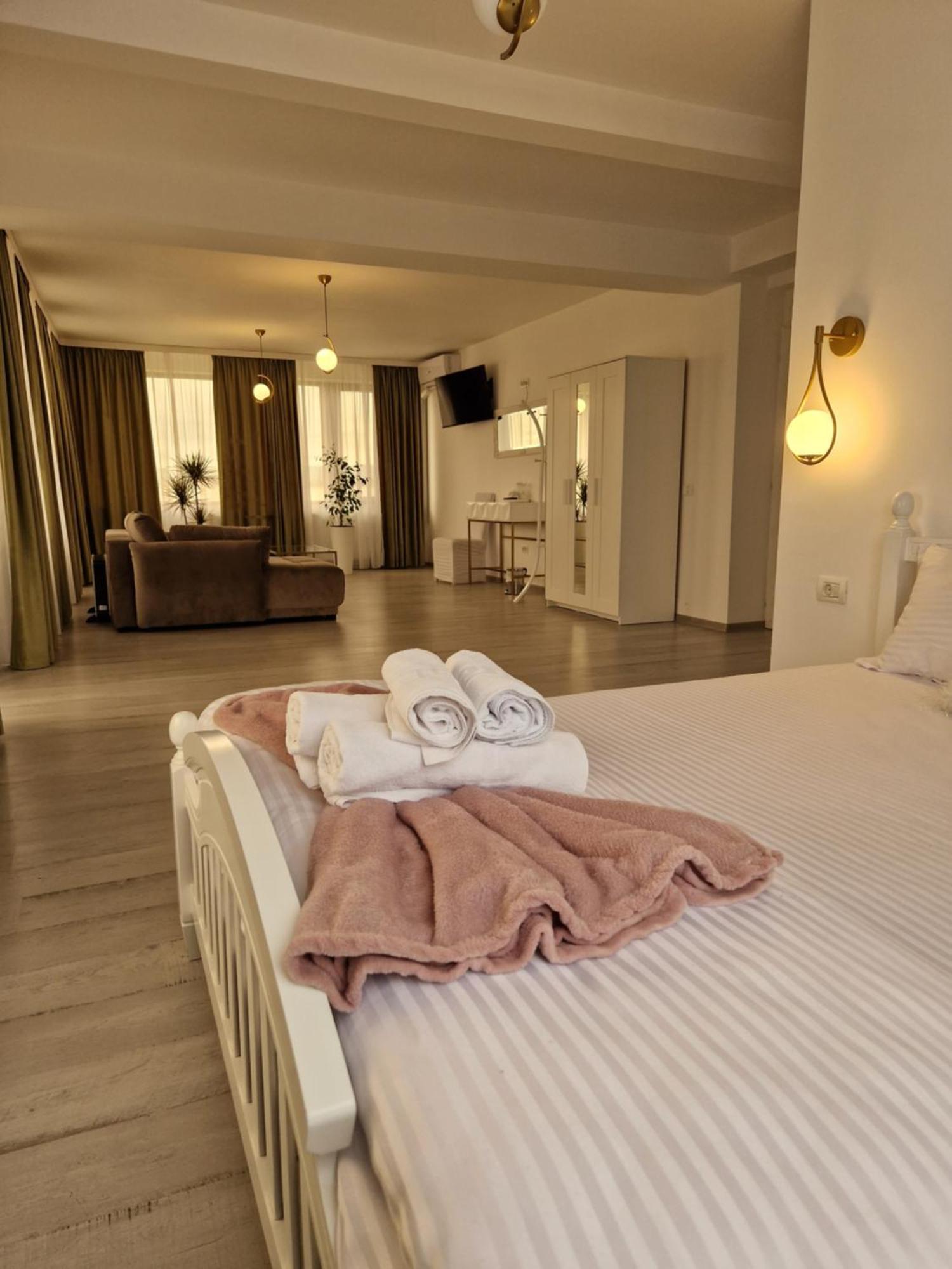 Caprice Deluxe Accomodation دروبيتا تورنو سيفيرين المظهر الخارجي الصورة