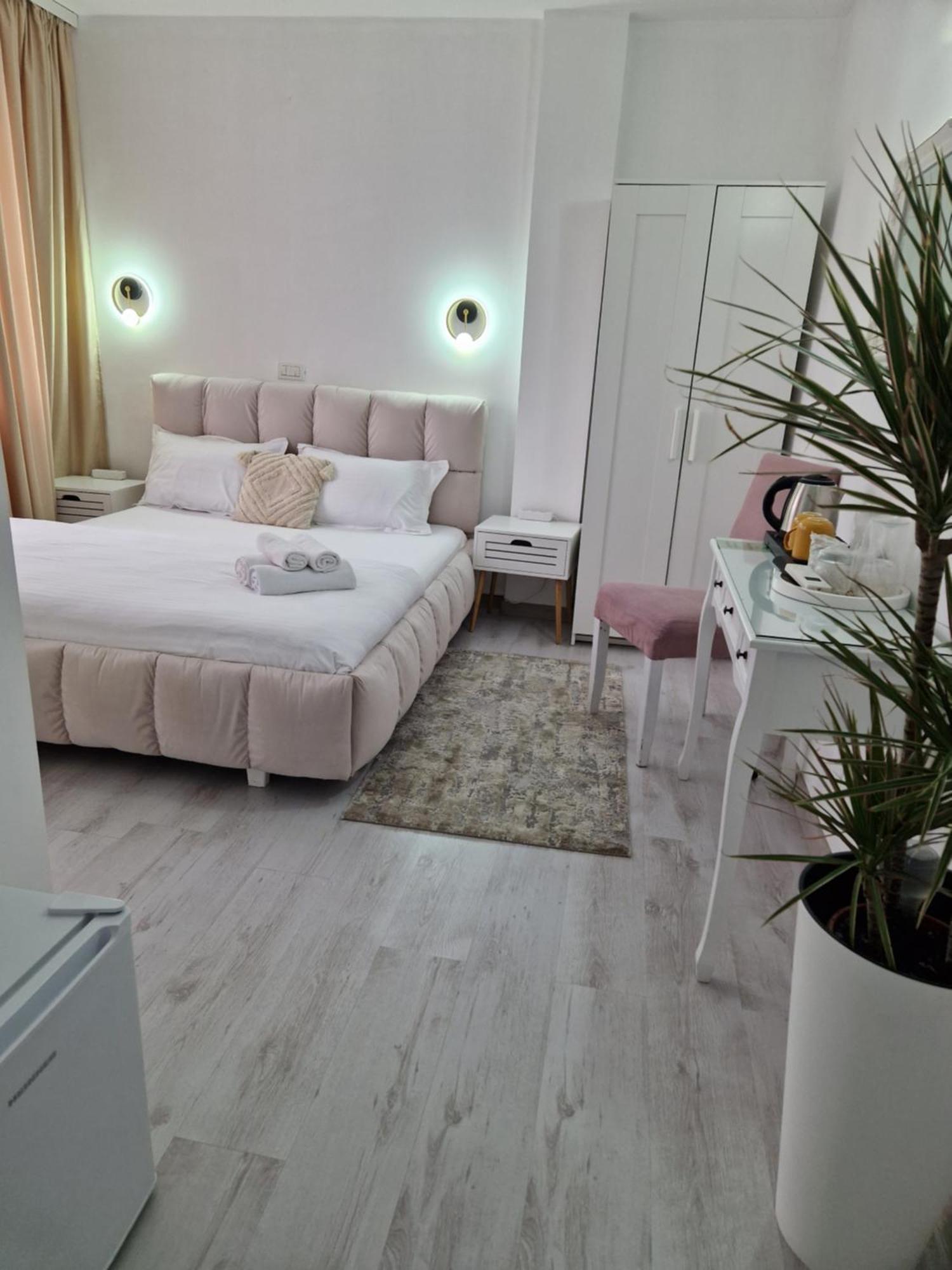 Caprice Deluxe Accomodation دروبيتا تورنو سيفيرين الغرفة الصورة