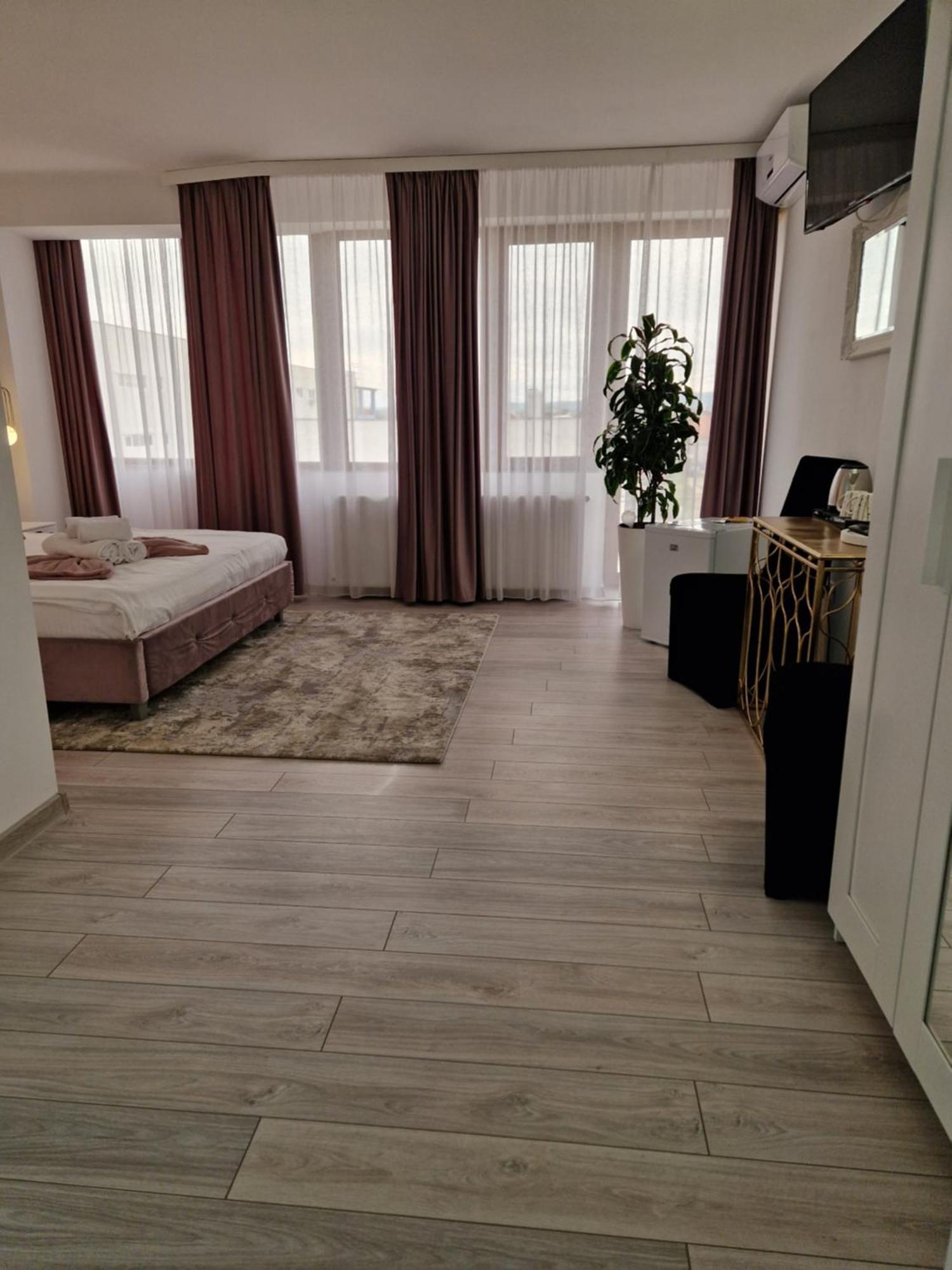 Caprice Deluxe Accomodation دروبيتا تورنو سيفيرين الغرفة الصورة