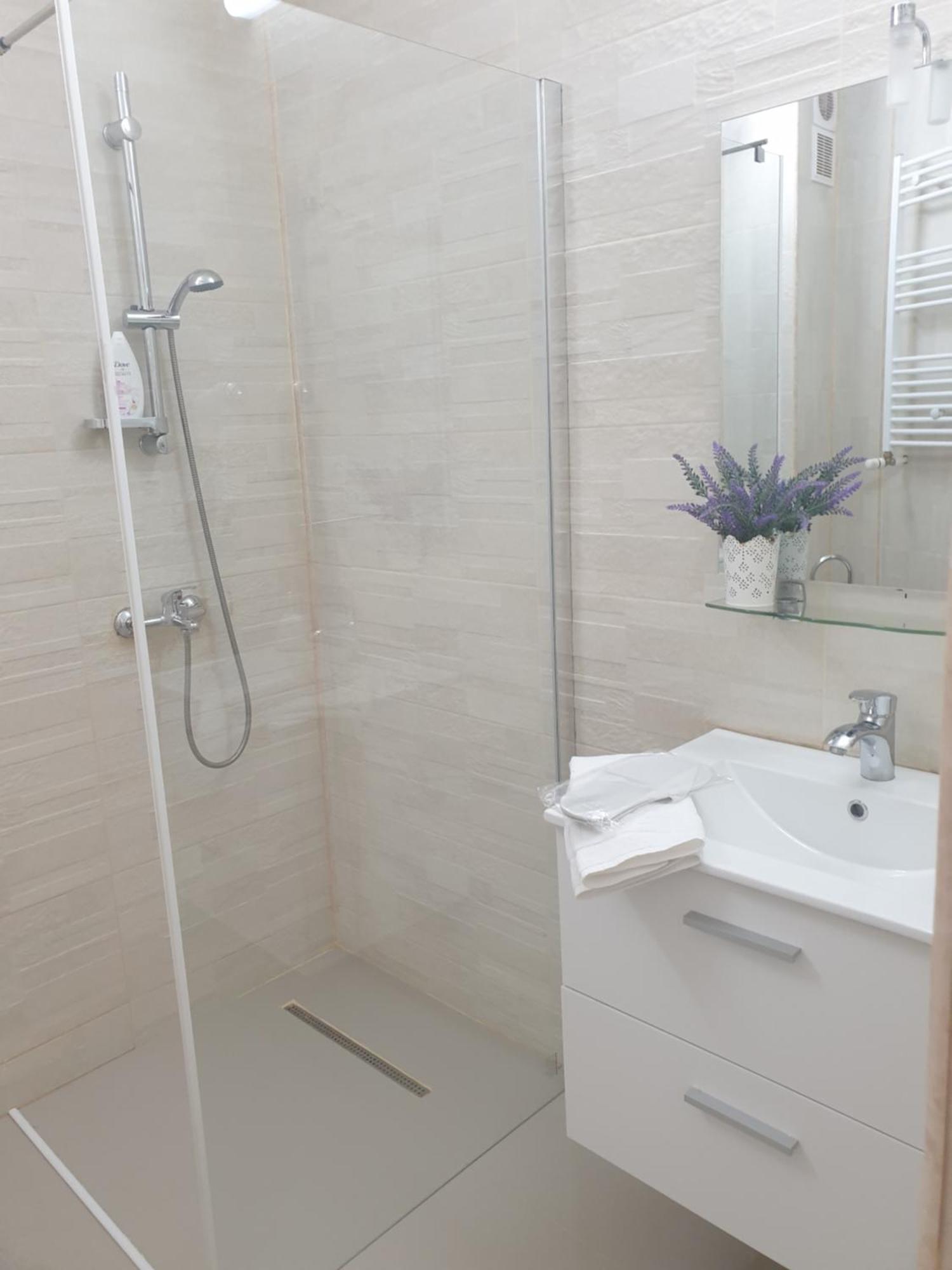 Caprice Deluxe Accomodation دروبيتا تورنو سيفيرين الغرفة الصورة