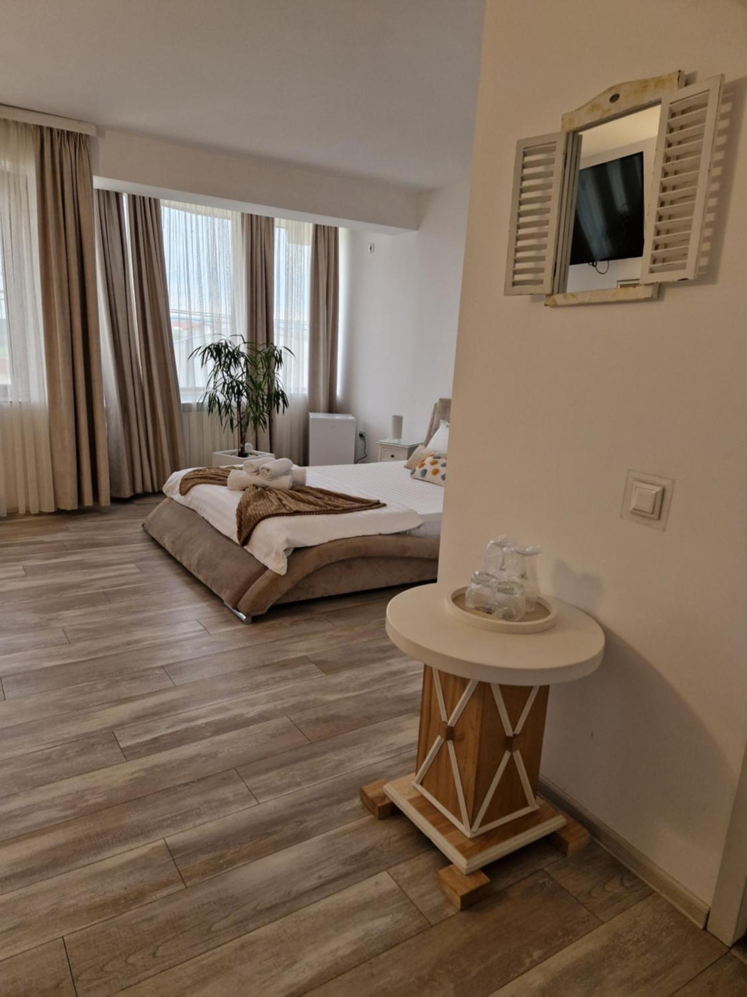 Caprice Deluxe Accomodation دروبيتا تورنو سيفيرين الغرفة الصورة
